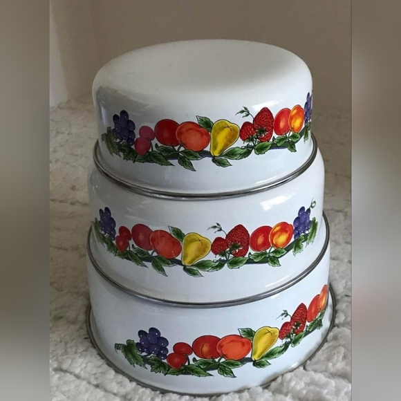 Vintage Kobe Enamel Mixing Bowl with Metal Rim, Set of 3, round, various sizes. - Picture 3 of 4